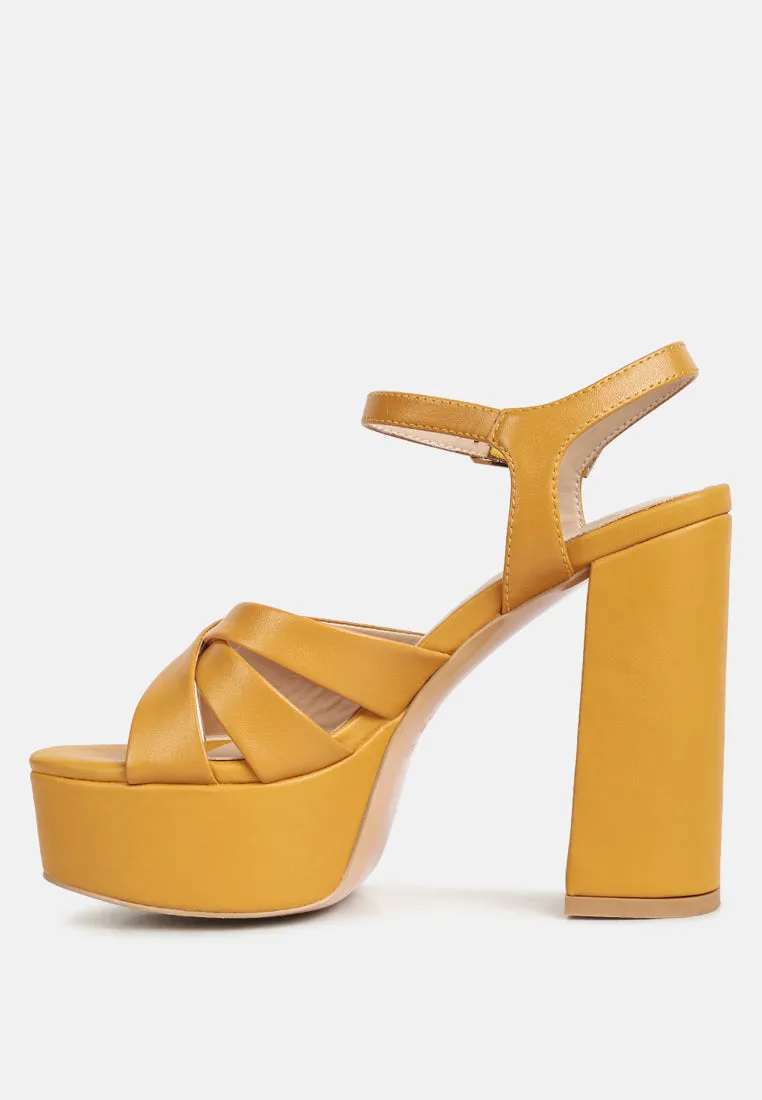 De-Vil Crisscross Straps Block Heel Sandals In Tan