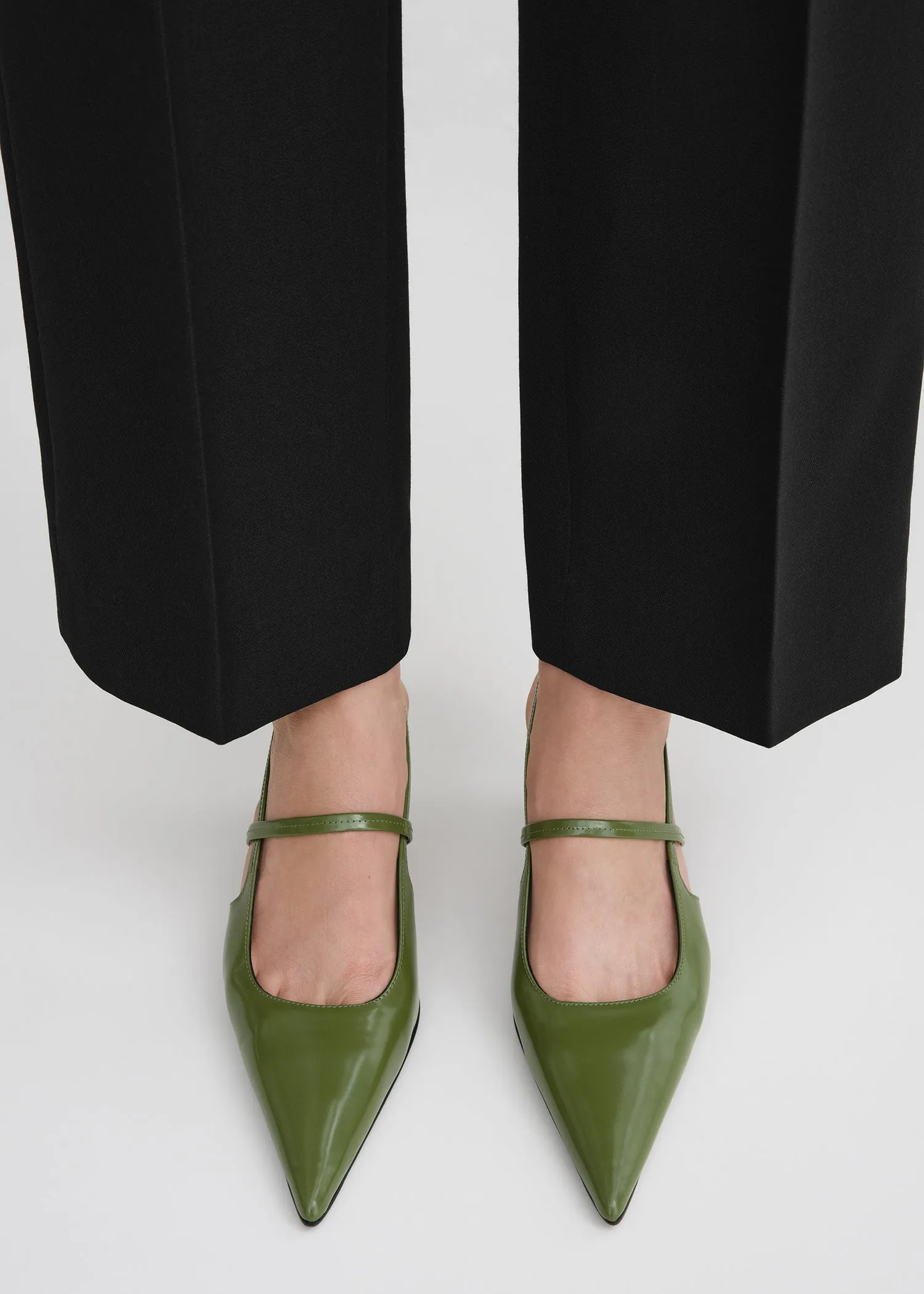 The Sharp Slingback laurel