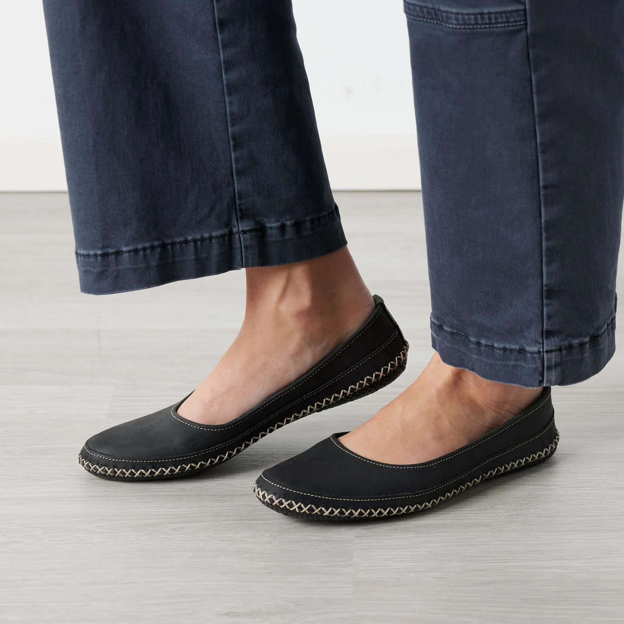 Women’s Relax Skipper: Black